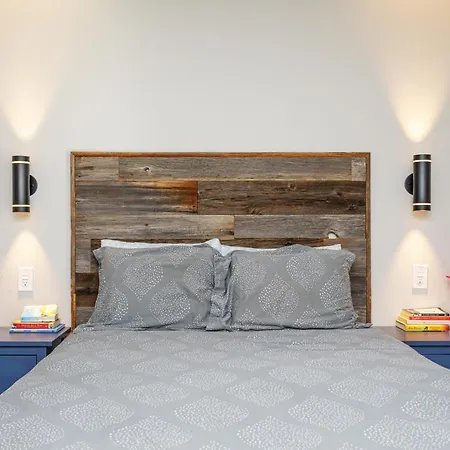 Cozy Collingwood Retreat 80204-2