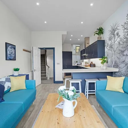 Narrow House - Free Parking By My Getaways-2