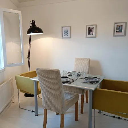 2 Bed Functional House Close To Manor Park Train Station-2