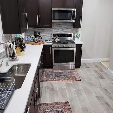 Spacious & Bright Home In Bloomingdale/ Truxton Dc-2