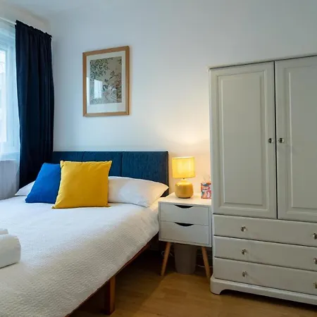 London Bridge 3 Bedroom House With Reception Room, Office And Private Garden-2