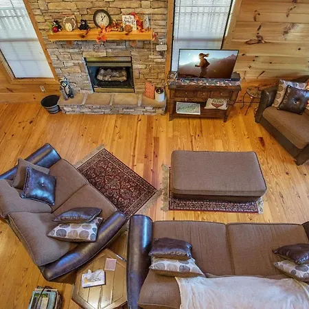Dunder Mountain Views Cabin Retreat Cabin-2
