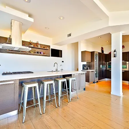Hollywood Hills Modern Sanctuary-Jaw Dropping View-3
