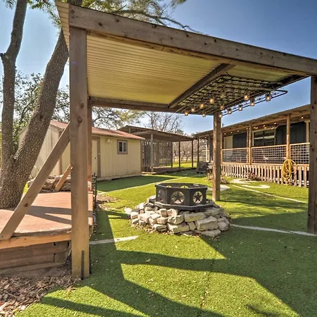 The Barn Texas Wine Country Vacation Rental-3
