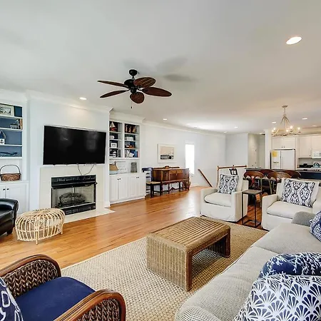 Carolina Boulevard 808-3