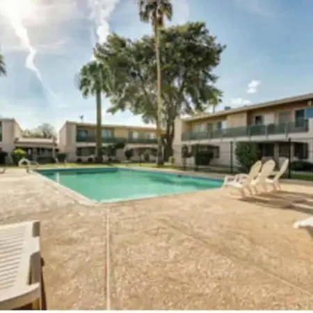 Modern Villa In Old Litchfield-3