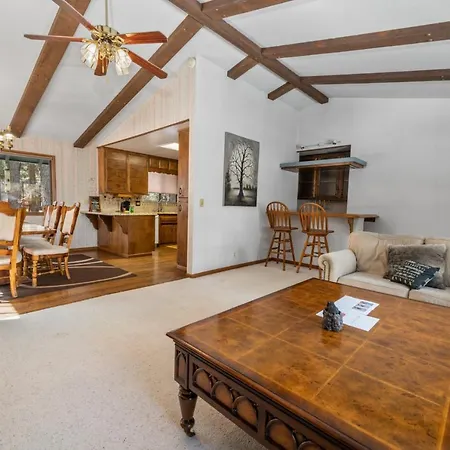 Avalon Retreat - A Well-Furnished Cabin With A Pool Table And A Hot Tub!-3