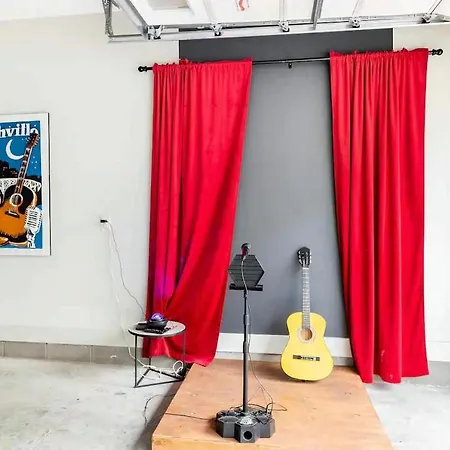 Rooftop Skyline View - Karaoke Stage - 4 Bedroom-3