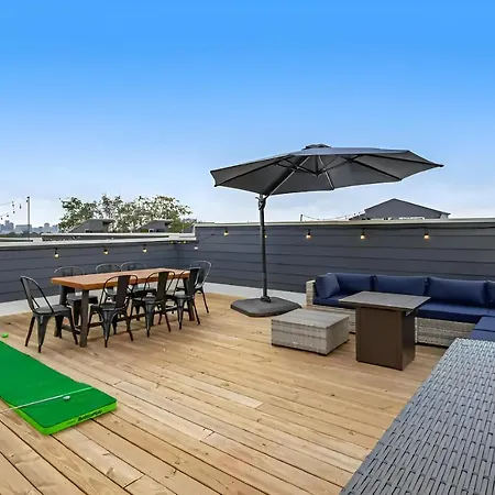 Rooftop Skyline View - Karaoke Stage - 4 Bedroom-2