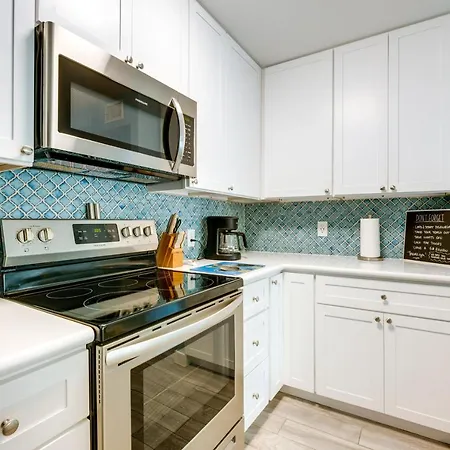 Waterfront Key Allegro Condo W/ Balcony & Pool-3