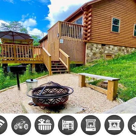 Foxes' Den Cabin With Private Hot Tub-3