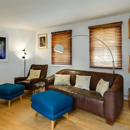 1 Bed Townhouse In Battersea Close To River Thames-2