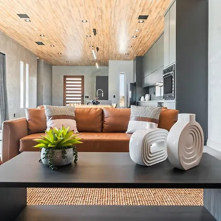 Black C House-3