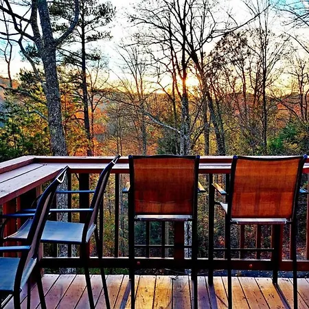 Mountain Mist - Secluded Cabin, Mtn View, Hot Tub!-3