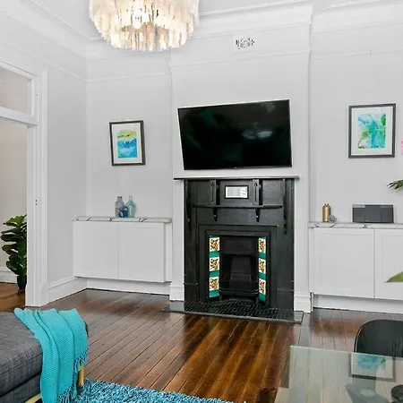 Edw19 - Stylish 2-Bed, 2-Bath Townhose In Drummoyne-2