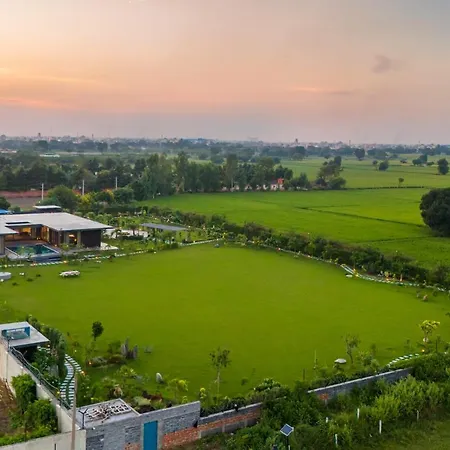 Stayvista'S Anantam - Exquisite 4Br With Huge Swimming Pool Villa In Delhi-3