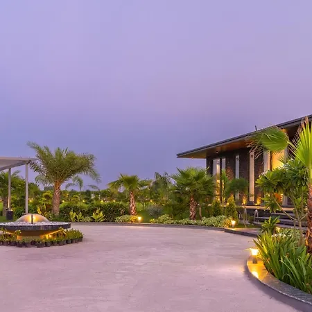 Stayvista'S Anantam - Exquisite 4Br With Huge Swimming Pool Villa In Delhi-2