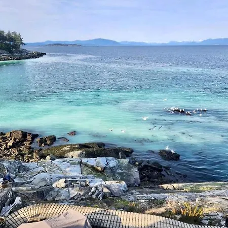 Endless Coastal Views Peaceful B&B In Nanoose Bay-3