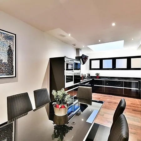Charming 3Br Mews House-3