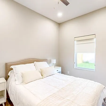 Uvalde Avenue Abode-3