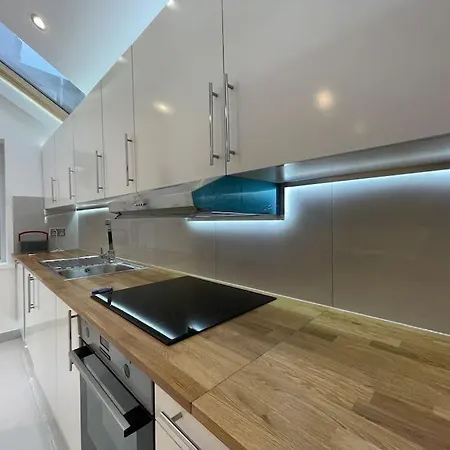 A Beautiful Terraced House In Central London-2