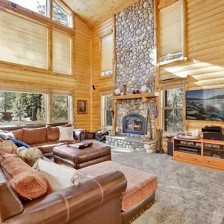 Gold Rush Lodge Big Bear~Hot Tub~ Games~-3