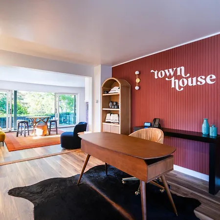 Town House Lodge-3