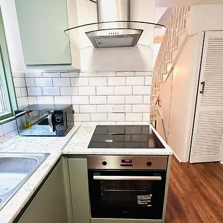 Charming, Renovated Residence In Willesden Green-3