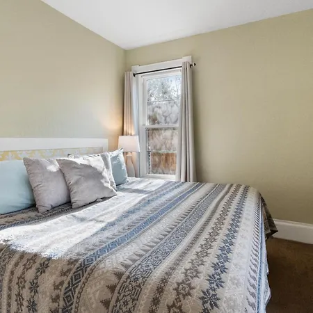 Pioneer Vacation Rentals - Pioneer South Downtown Ashland-3