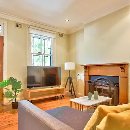 Spacious 3 Bedroom On The Edge Of Downtown Darghan St 2 E-Bikes Included-3