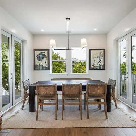 The Crestwood House - Private Heated Pool & Parking-2