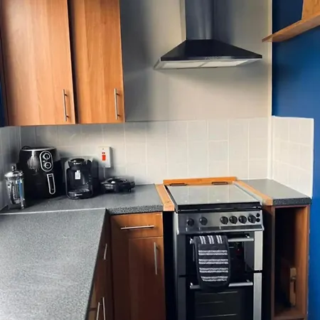 Entire 2 Bedroom House In Hackney-2