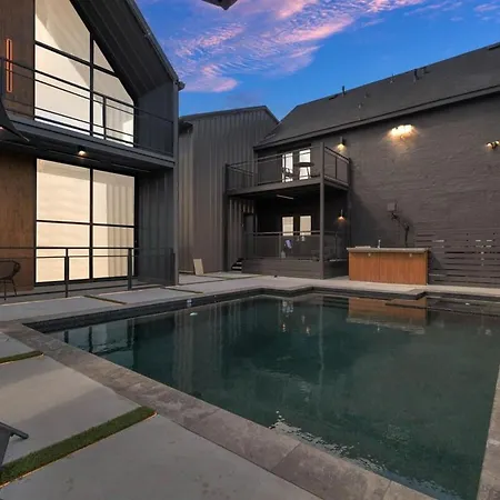 Poolside Loft: Great For Events-3