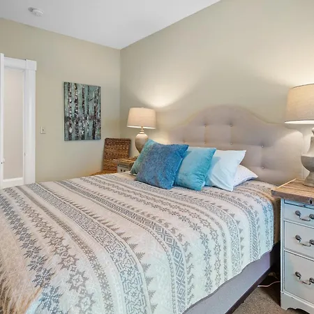 Pioneer Vacation Rentals - Pioneer South Downtown Ashland-2