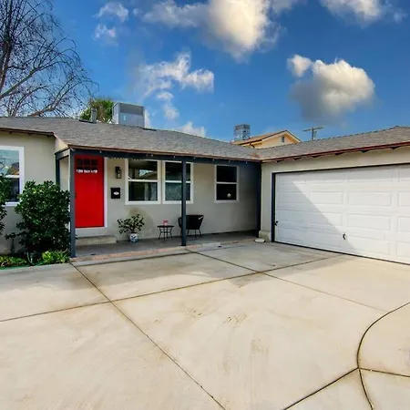 Beautiful 3 Bed 1 Bath Designer Home + Hot Tub-3