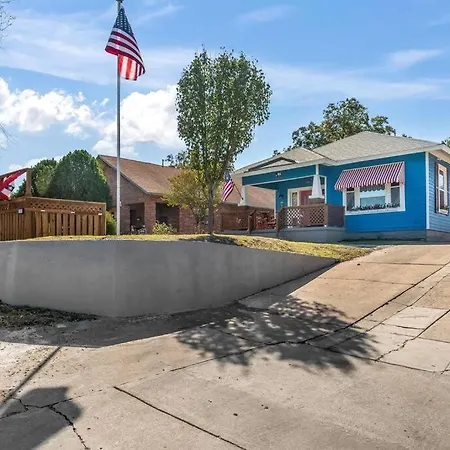 Stockyards Patriot Outpost - Sleeps 8 - Just 3/4 Miles-2