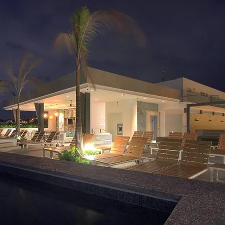 Avida - Stunning Rooftop Pool And Jacuzzi-2