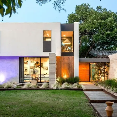 Eastside Mansion & Pool Rainey St - 7 Min Drive-3