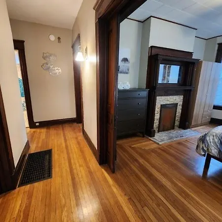 Cleneay #1 Private 3 Bed Near Xavier & Downton-2
