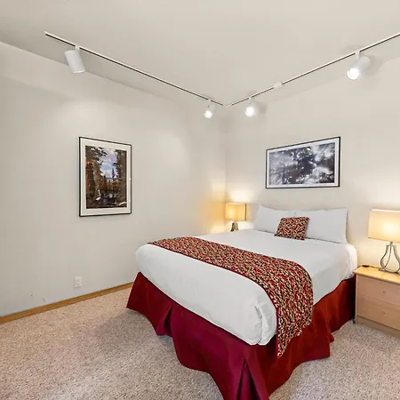 Palisades Tahoe Lodge Rentals Studio #253-2