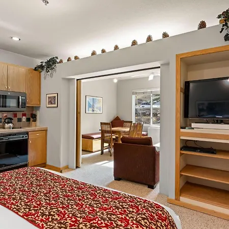 Palisades Tahoe Lodge Rentals Studio #253-3