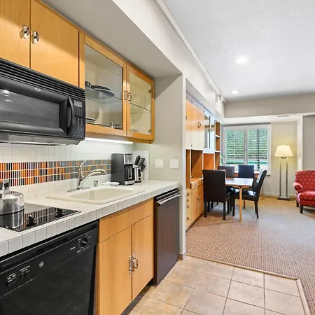 Palisades Tahoe Lodge Rentals Studio #237-3