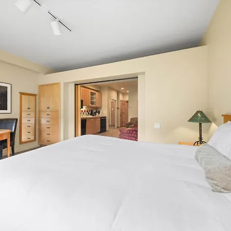 Palisades Tahoe Lodge Rentals Studio #155-3