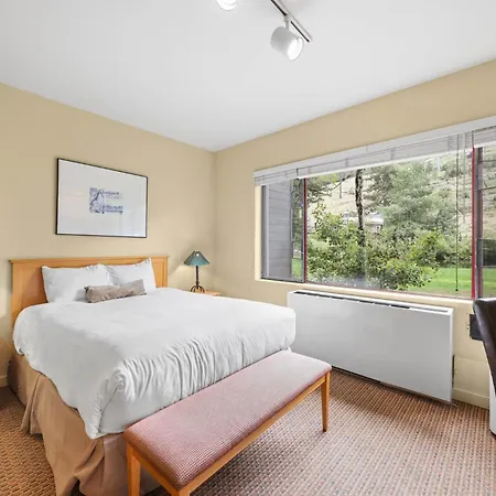 Palisades Tahoe Lodge Rentals Studio #155-2