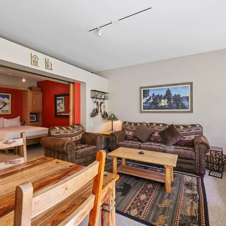 Palisades Tahoe Lodge Rentals Studio #151-2