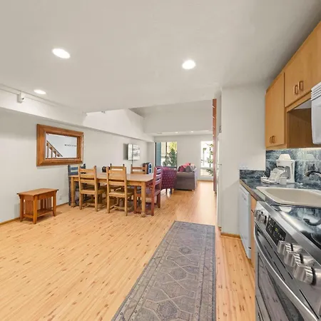 Palisades Tahoe Lodge Rentals Studio Loft #315-2