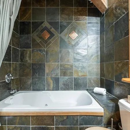 Rainbow Lodge By Outpost Whistler-2
