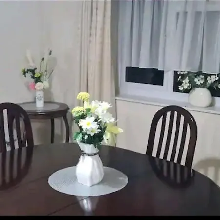 London Stratford Holiday Home-3