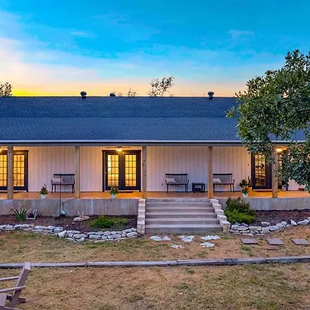 The Hidden Tavern House With Private Hot Tub-3