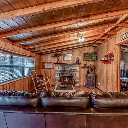 Knotty Pine: A Cute Ruidoso Classic With A Private Hot Tub!-3